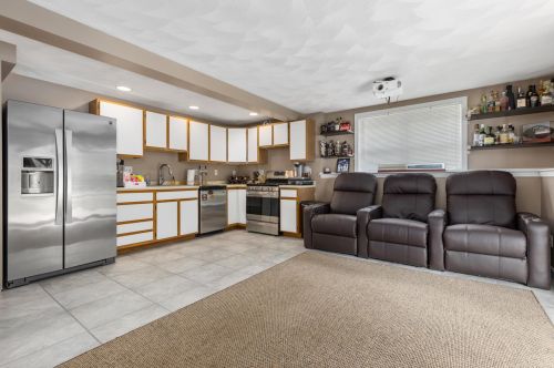 22 Greenleaf Dr, Seabrook NH 03874-4045 exterior