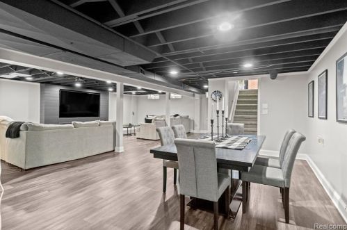 6126 Cambourne Rd, Dearborn Heights MI 48127-3916 exterior