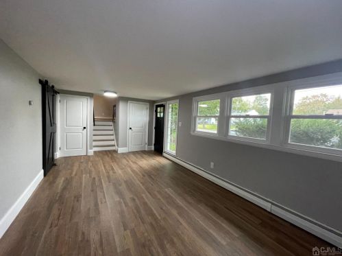 524 Shirley Pkwy, Piscataway NJ  08854-4546 exterior