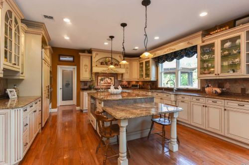 109 Elmwood Dr, Huntington Station NY 11746-5658 exterior