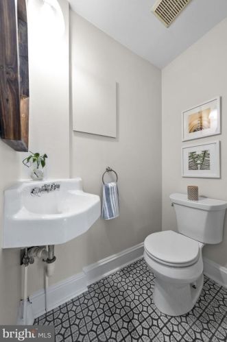 1351 G St, Washington DC 20003-3022 exterior