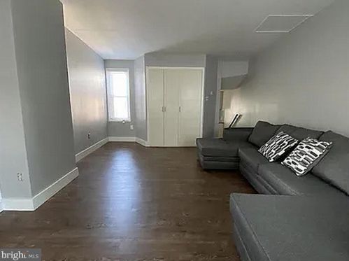 324 18 St, Philadelphia PA 19140-1014 exterior