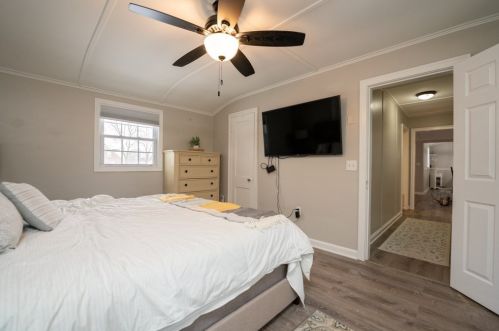 61 Forris St, West Springfield MA 01089-2380 exterior