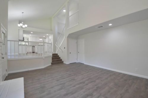 2103 Bristol Park Cir, Turlock CA  95382-2965 exterior