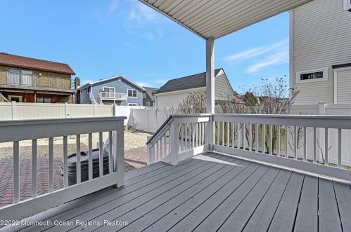 19 New Jersey Ave, Lavallette NJ 08735-2528 exterior