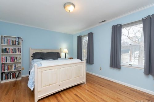 29 Kensett Ave, Wilton CT 06897-4401 exterior