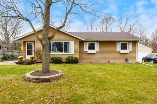 6804 Bluegrass St, Kalamazoo, MI 49024-3369