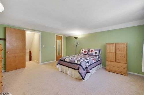 28 Janet Ln, Berkeley Heights NJ 07922-2417 exterior