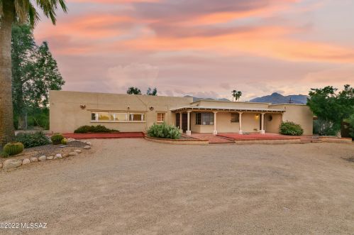 6882 Casas Adobes Dr, Tucson AZ 85704-6126 exterior