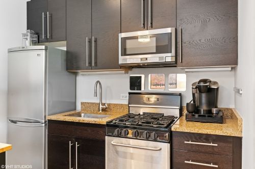 2213 Homer St, Chicago IL 60647-4216 exterior