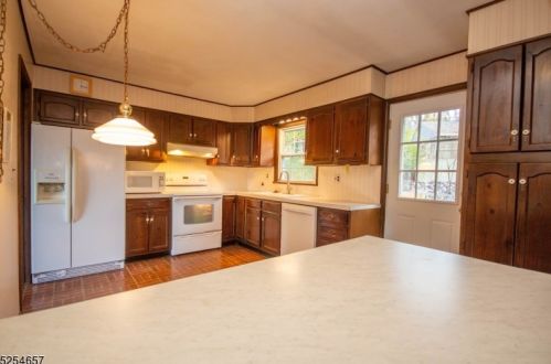 69 Shore Trl, Sparta NJ  07871-1714 exterior