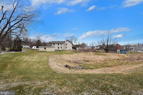 7757 Center St, Slatington PA 18080-3435 exterior