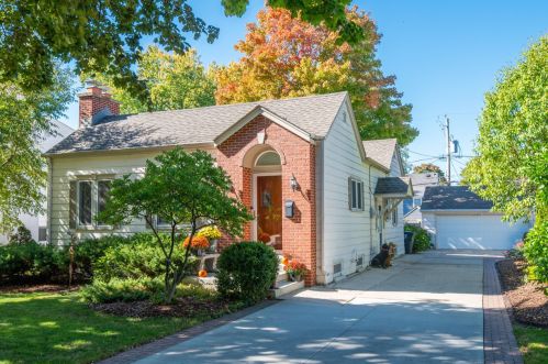 2039 84th St, Milwaukee, WI 53227-1703