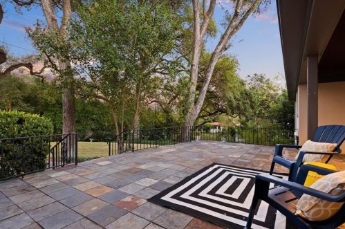 3919 Balcones Dr, Austin TX 78731-5414 exterior