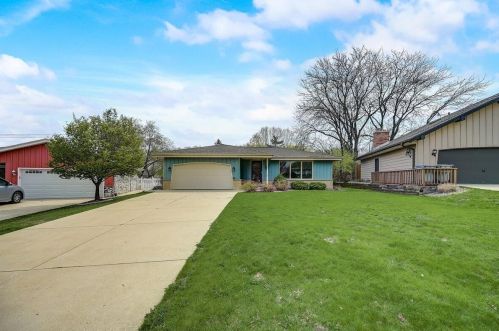 5718 24th St, Milwaukee, WI 53221-4216