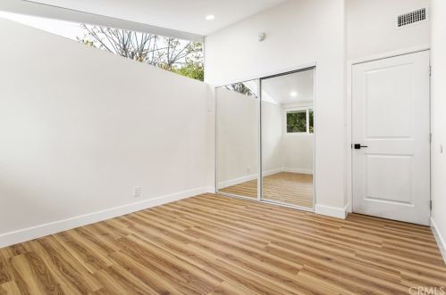 518 Orangethorpe Ave, Fullerton CA  92832-2803 exterior