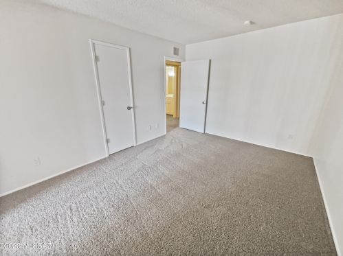 9159 Broadway Blvd, Tucson AZ 85710-4033 exterior