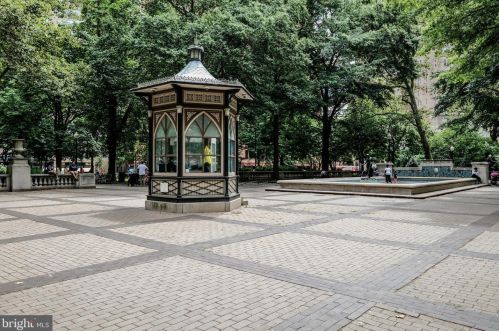 2022 Locust St, Philadelphia PA 19103-5614 exterior