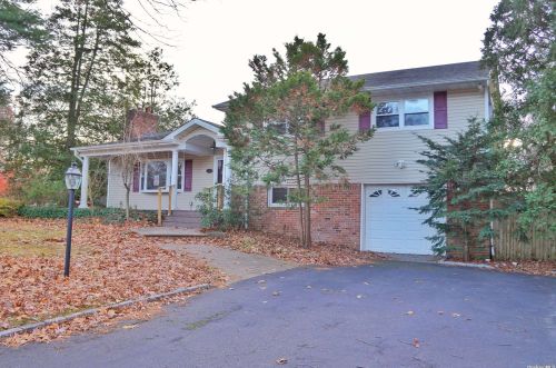 71 Albermarle Ave, Huntington Station, NY 11746-2631