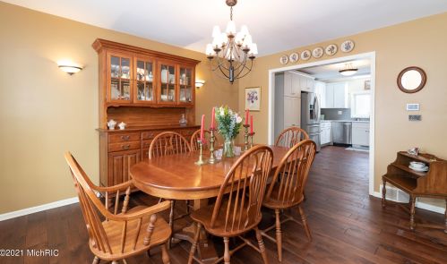 1360 Crooked Lk Dr, Kalamazoo MI 49009-8950 exterior