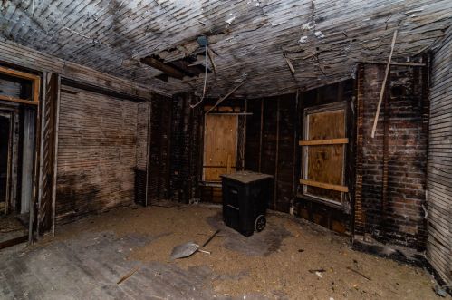 9002 Mackinaw Ave, Chicago IL 60617-4437 exterior