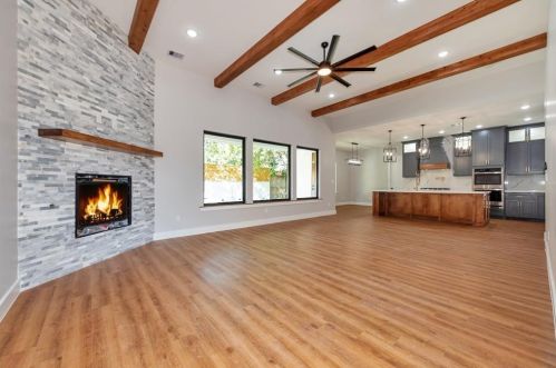 302 Edgewood Dr, Montgomery TX exterior