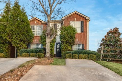 5563 Strathmoor Manor Cir, Lithonia, GA 30058-2623