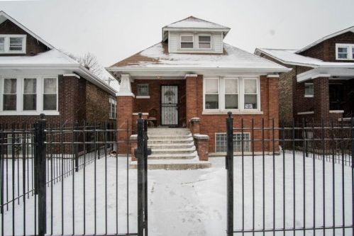 1527 Lockwood Ave, Chicago IL  60651-1432 exterior