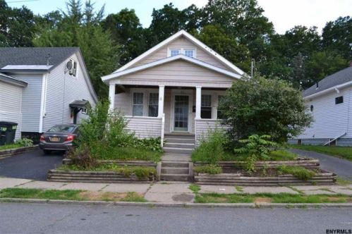 60 Pershing Dr, Schenectady, NY 12302-2918