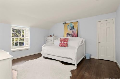 7 Deer Ln, Greenwich CT 06830-3802 exterior