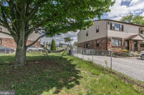 61 Aston Ct, Chester, PA 19014-1752