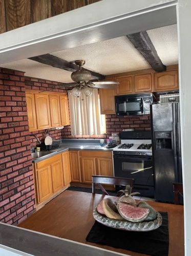 52 Pheland St, Springfield MA 01109-1318 exterior