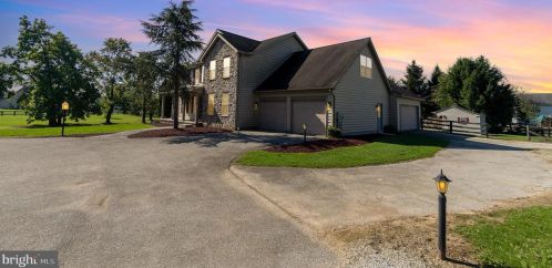 21 Dickinson Dr, Hanover, PA 17331-7766