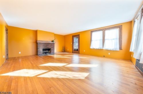 85 Lawrence Ave, Town Center NJ  07052-3707 exterior