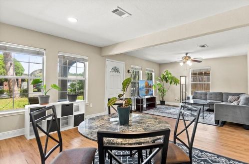 6609 Cruz St, Austin TX 78741-3519 exterior