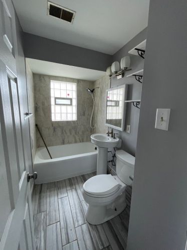 3140 Whipple Dr, Chicago IL  60803-5880 exterior