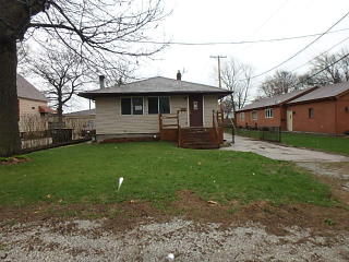 18233 Lange St, Lansing, IL 60438-3348