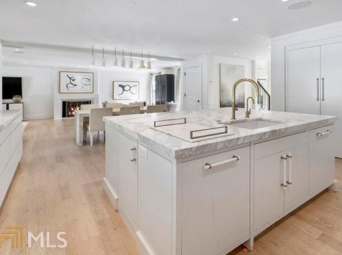 2312 Montview Dr, Atlanta GA 30305-4071 exterior