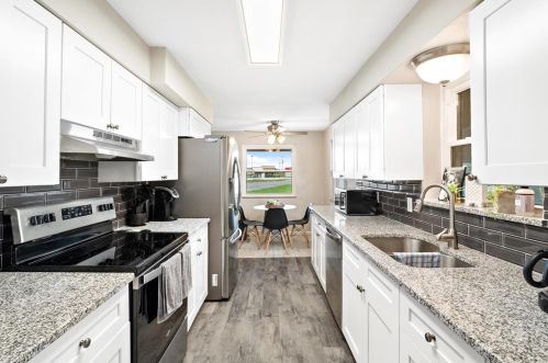 11800 Fairlind Dr, Saint Louis MO exterior