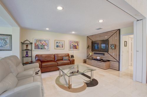 75 Hampshire Ln, Boynton Beach FL 33436-7403 exterior