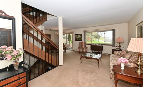 8977 70th St, Milwaukee, WI 53223-2151