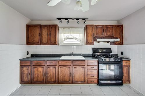 2614 Un Ave, Chicago IL 60621-2950 exterior