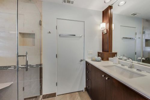 2246 Lakewood Ave, Chicago IL 60614-3629 exterior