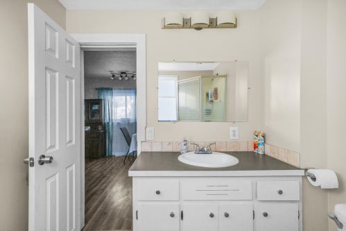 1224 Valley Ave, Grand Rapids MI 49504-2965 exterior