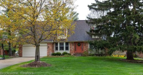 1300 Tiverton Trail Dr, Rochester, MI 48306-4074