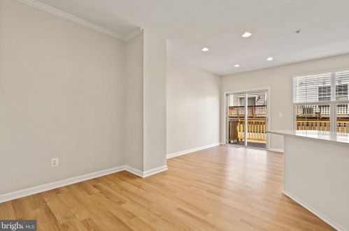 3805 Eisenhower Ave, Alexandria VA 22304-6427 exterior