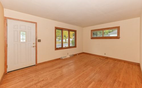 5311 90th St, Milwaukee, WI 53225-3515