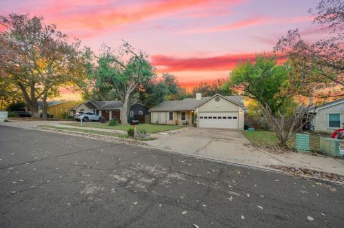 8408 Dixon Dr, Austin TX 78745-7515 exterior