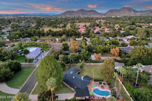 8051 14 Ave, Phoenix AZ 85023-2585 exterior