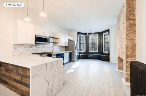 330 198 St, Bronx NY 10458-3156 exterior